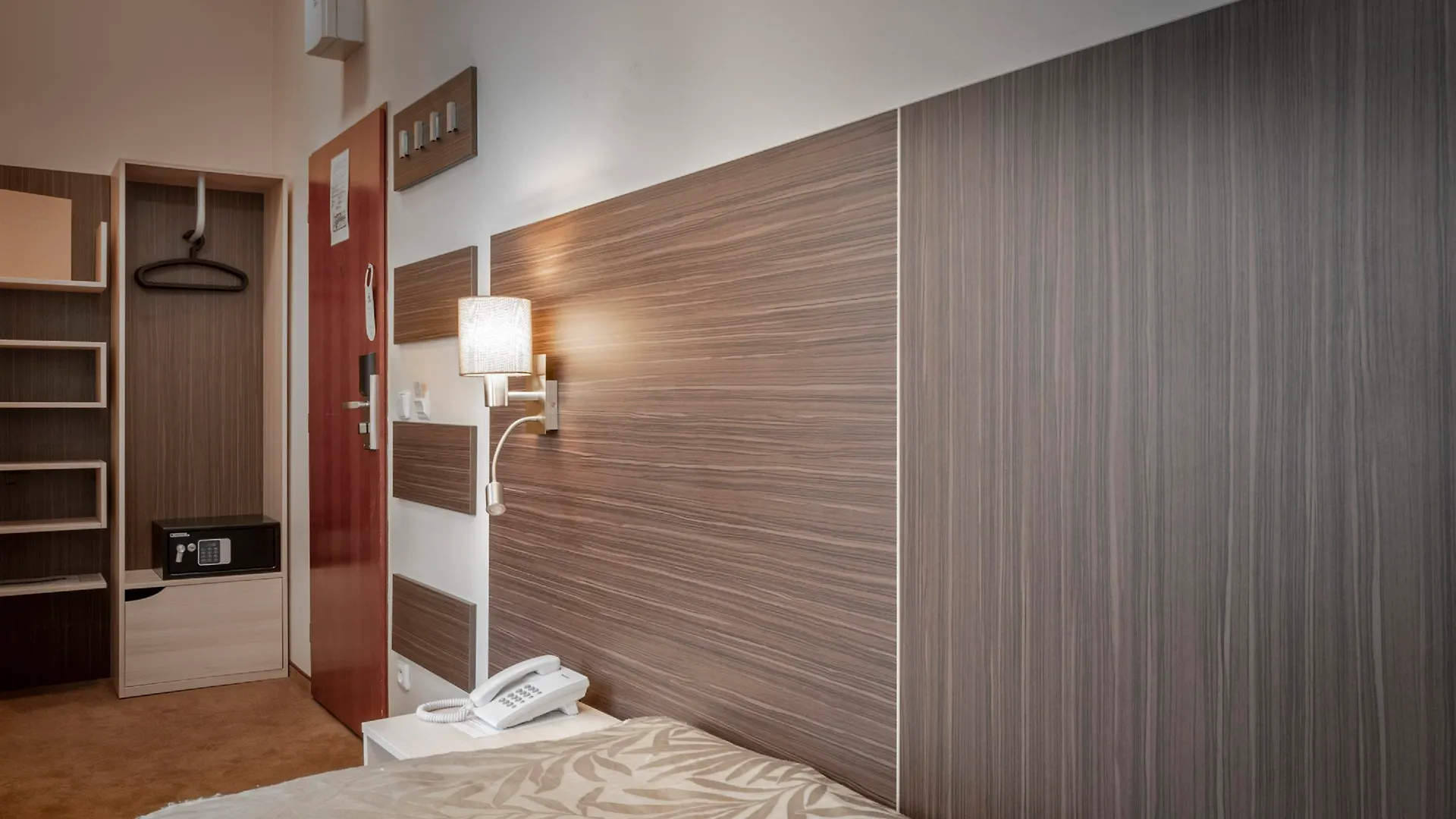 Pytloun Kampa Garden Hotel Прага
